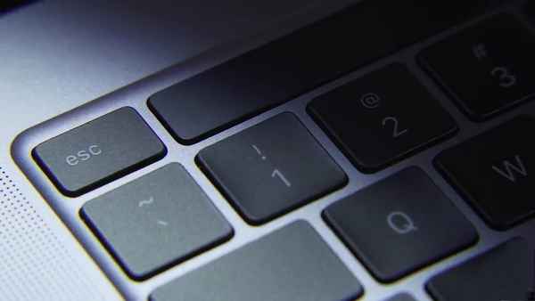 Ноутбук Apple 16"" MacBook Pro с новой клавиатурой, полный обзор хаpaктеристик  с плюсами и минусами
