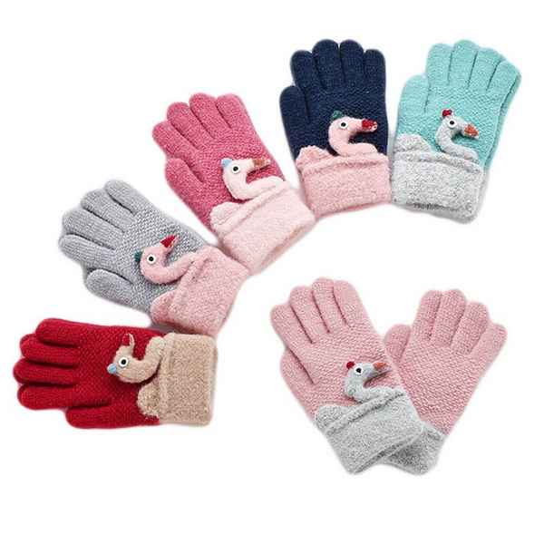Рейтинг зимних перчаток и варежек для детей с плюсами и минусами моделей