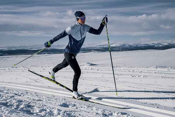 Как выбрать среди лучших костюмов для беговых лыж в 2023 году