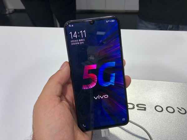 Обзор смартфонов Vivo iQOO Pro  и Vivo iQOO Pro 5G с их достоинствами и недостатками